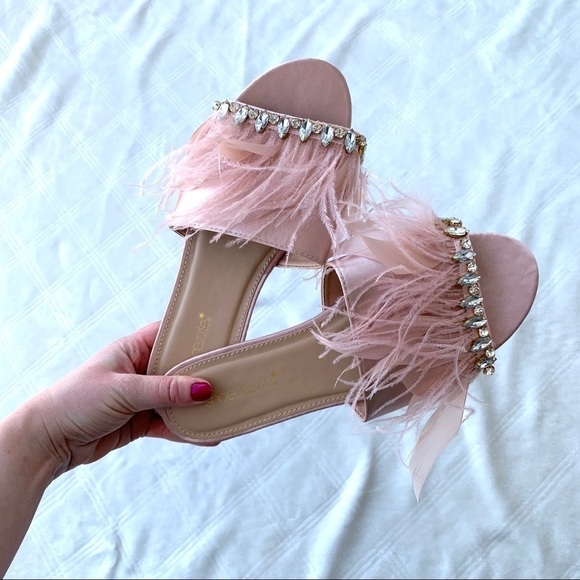 Shoe Dazzle Nia Faux Feathered Jeweled Slide Flat Sandal Boho Size 7 - Picture 6 of 16